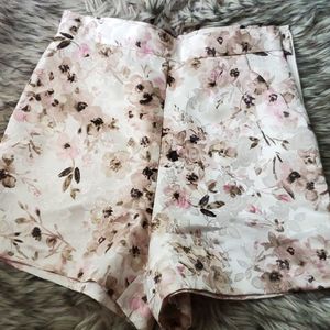 Lauren Conrad floral shorts size 6